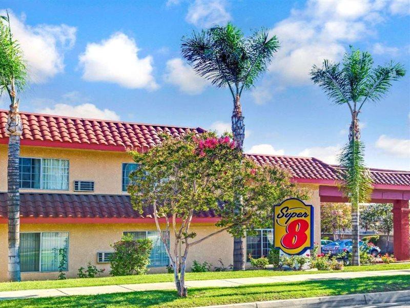 Super 8 By Wyndham Upland Ontario Ca Otel Dış mekan fotoğraf