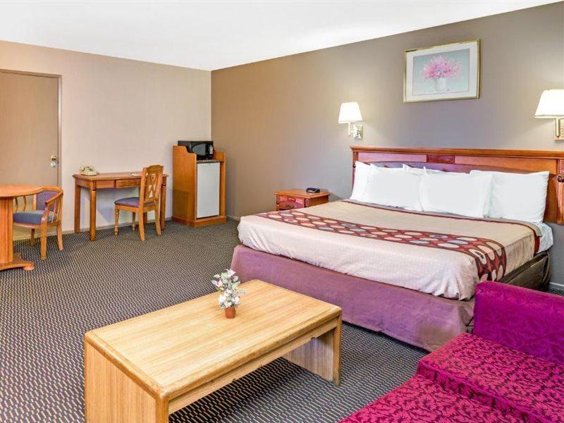 Super 8 By Wyndham Upland Ontario Ca Otel Dış mekan fotoğraf