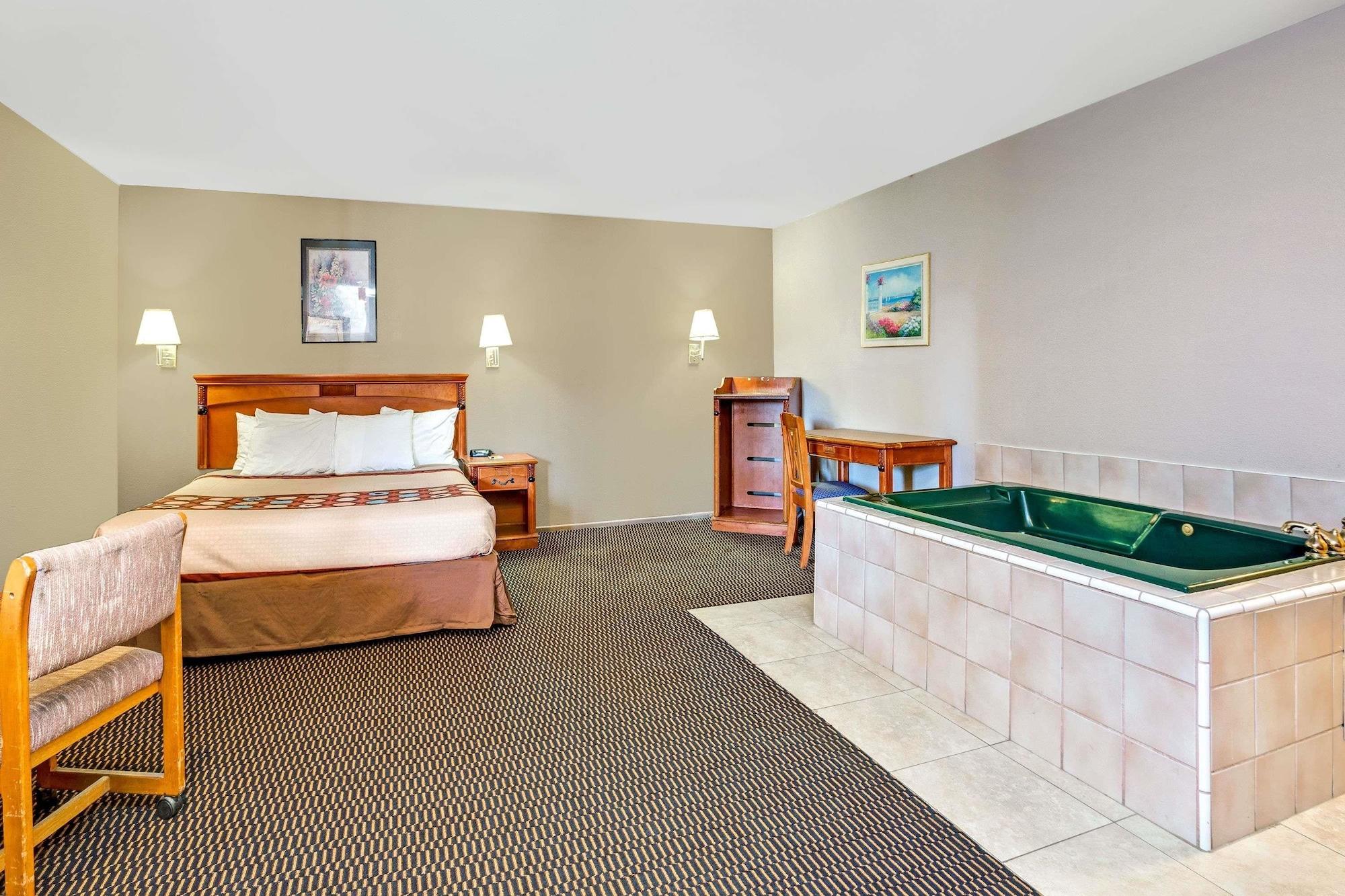 Super 8 By Wyndham Upland Ontario Ca Otel Dış mekan fotoğraf