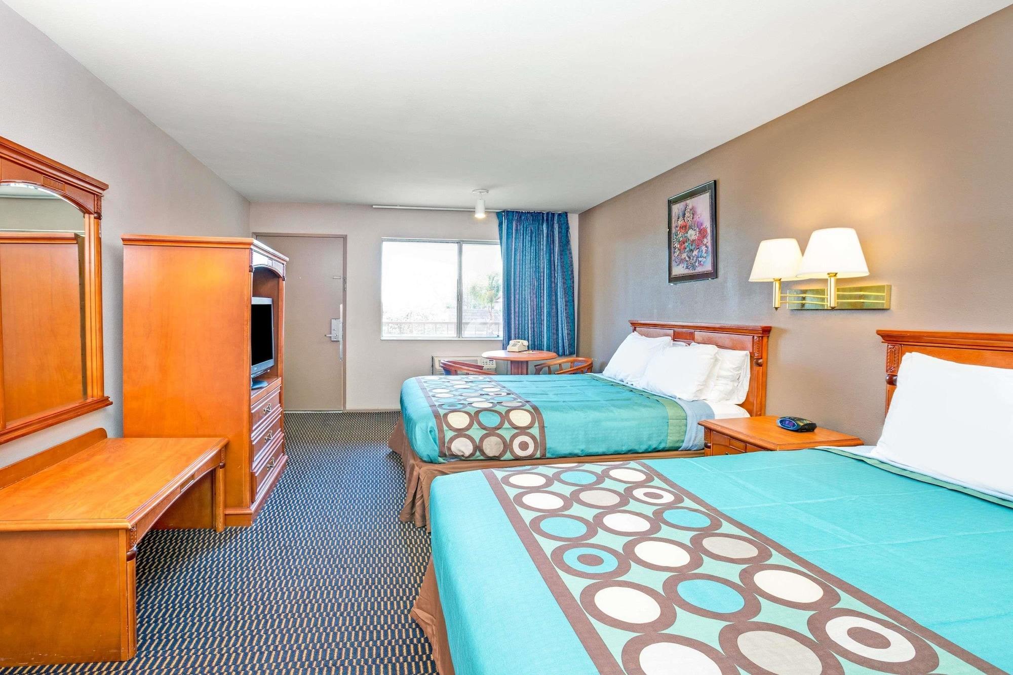 Super 8 By Wyndham Upland Ontario Ca Otel Dış mekan fotoğraf