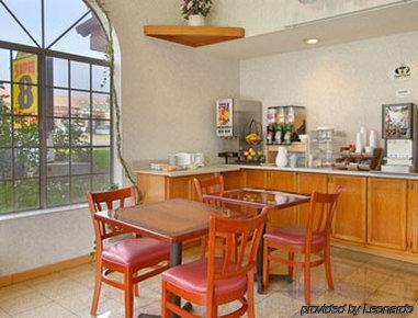 Super 8 By Wyndham Upland Ontario Ca Otel Restoran fotoğraf