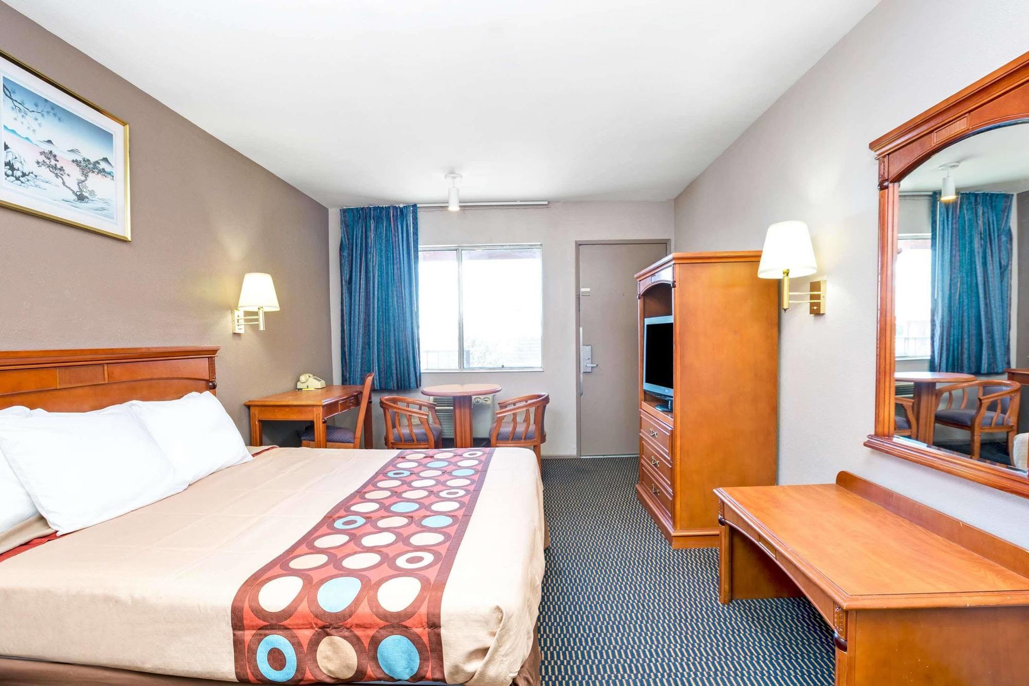 Super 8 By Wyndham Upland Ontario Ca Otel Dış mekan fotoğraf