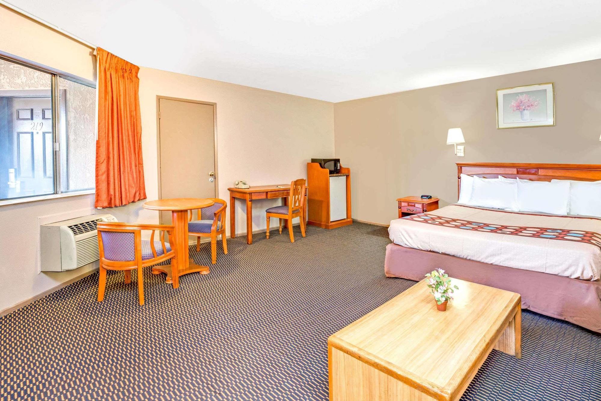 Super 8 By Wyndham Upland Ontario Ca Otel Dış mekan fotoğraf