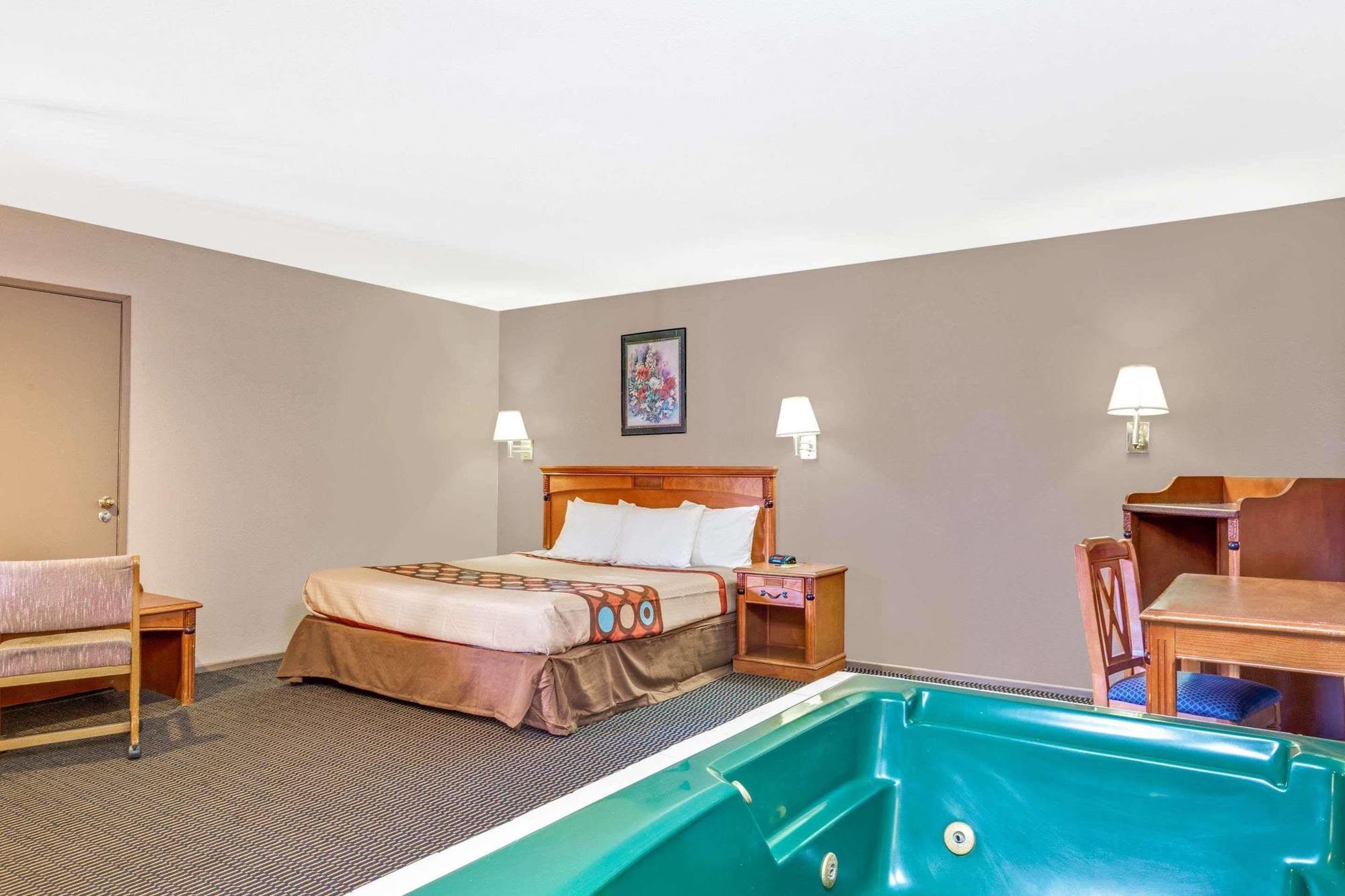 Super 8 By Wyndham Upland Ontario Ca Otel Dış mekan fotoğraf